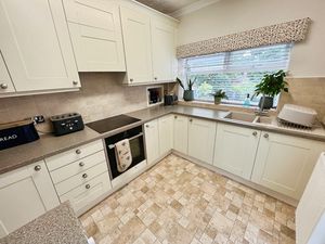 Kitchen- click for photo gallery